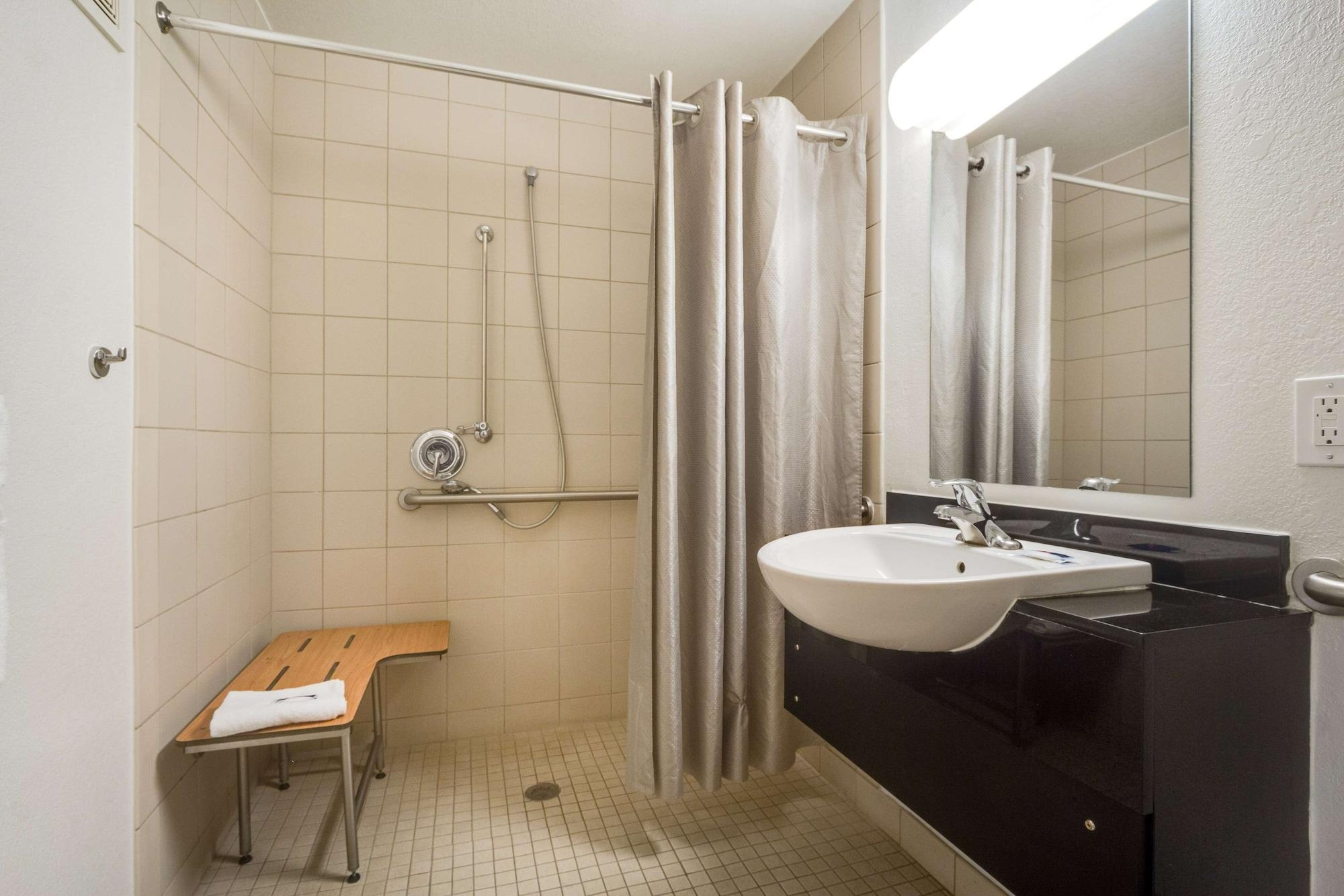 Park Inn By Radisson, Lakewood Ngoại thất bức ảnh