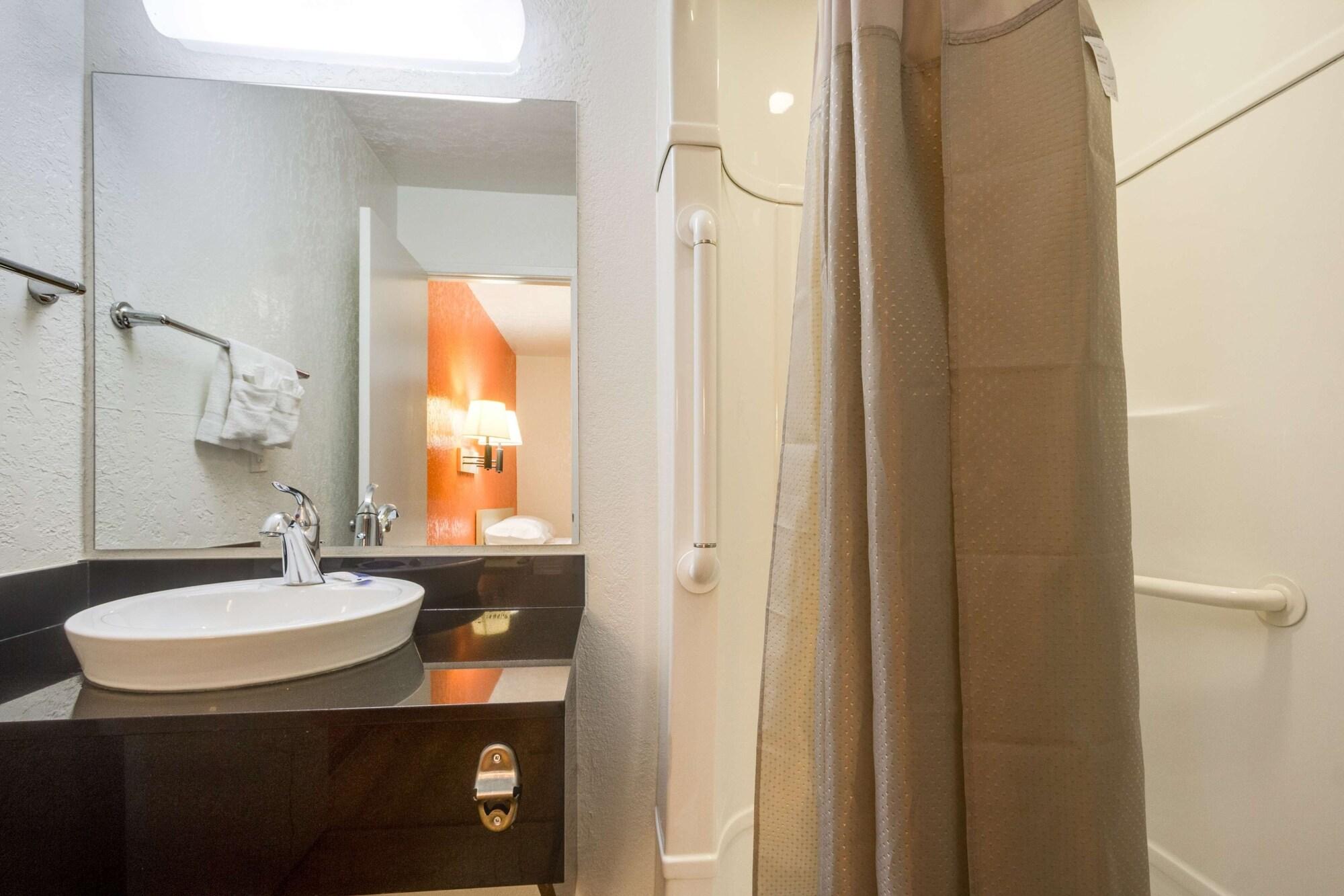 Park Inn By Radisson, Lakewood Ngoại thất bức ảnh