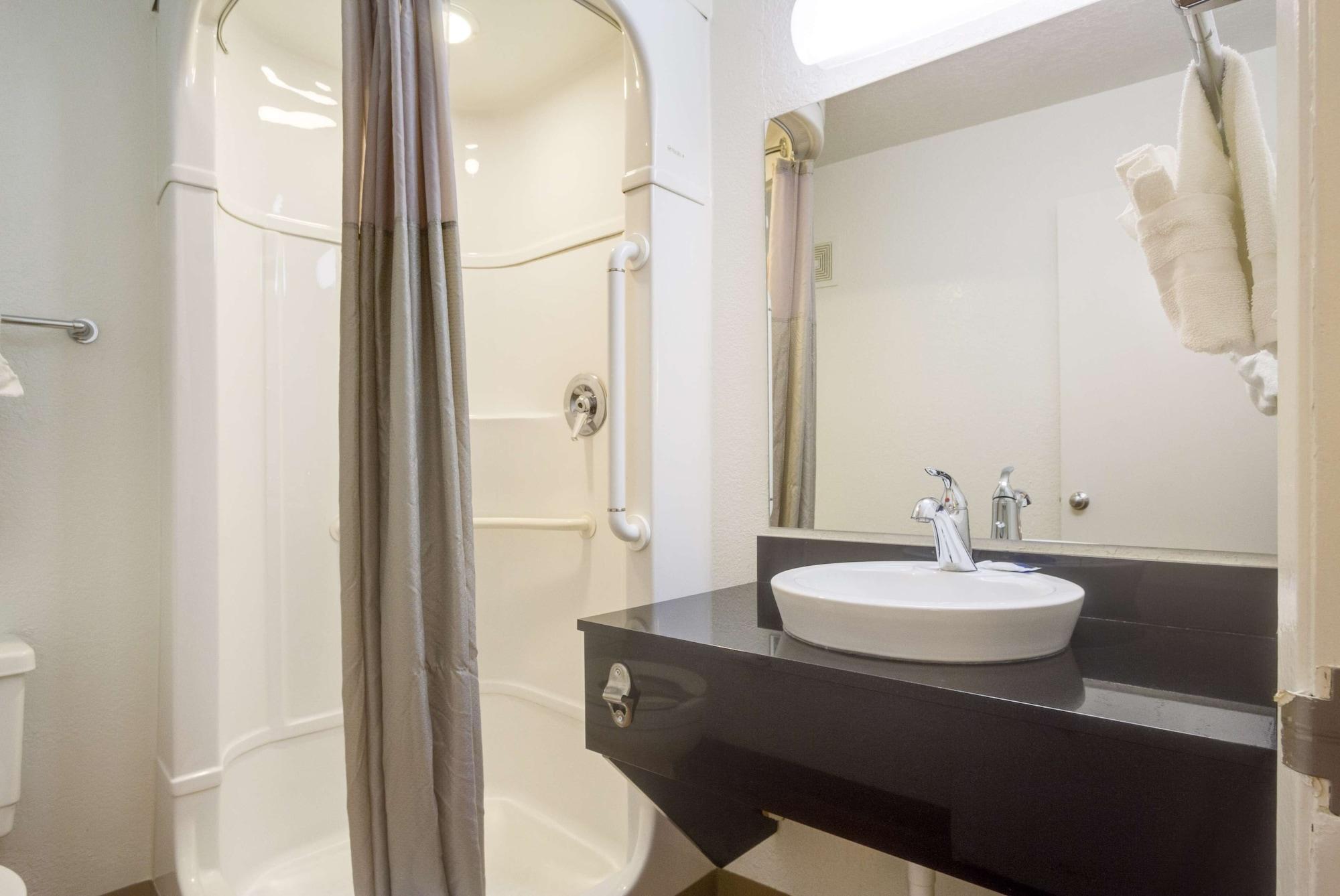 Park Inn By Radisson, Lakewood Ngoại thất bức ảnh