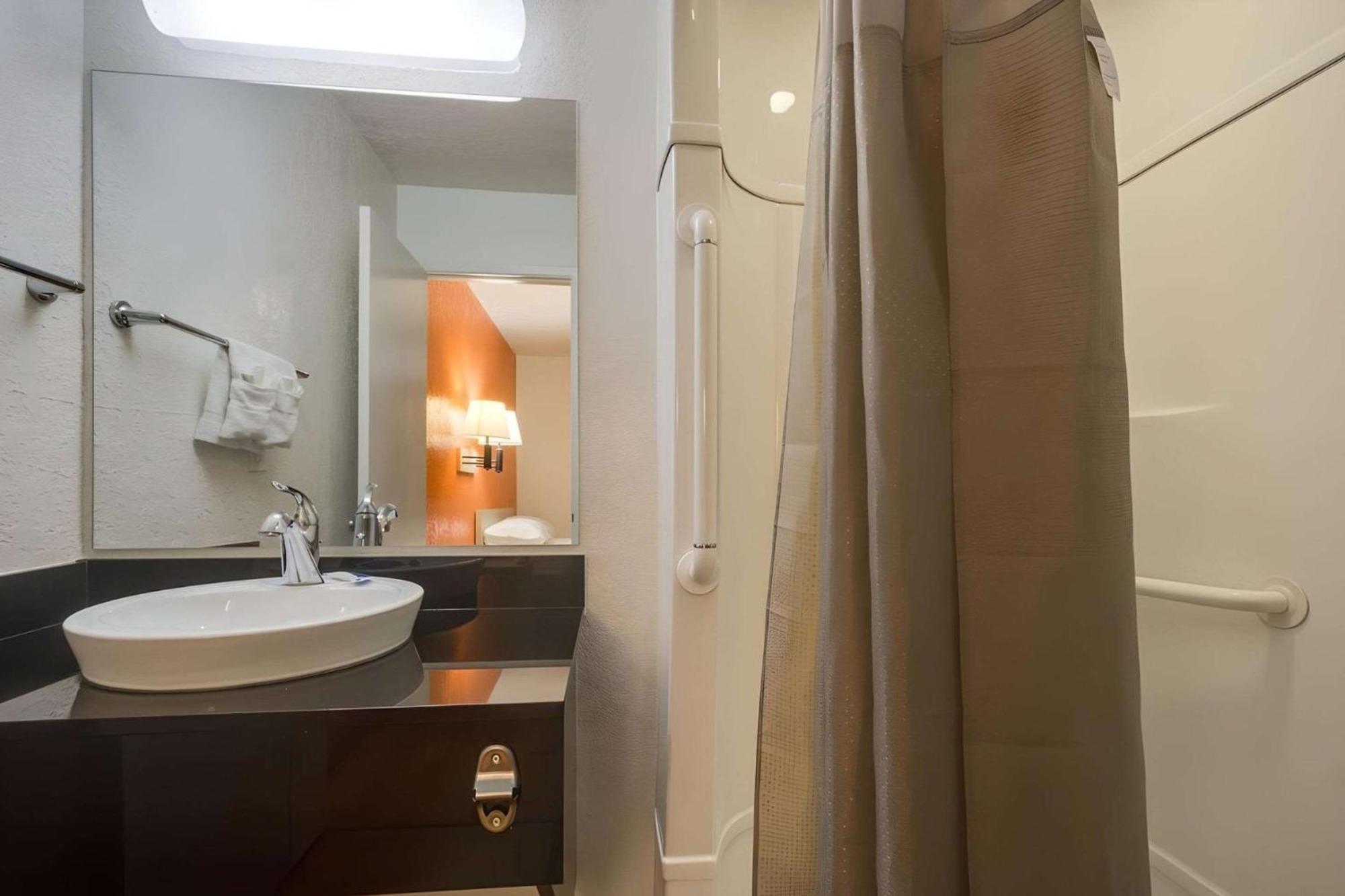 Park Inn By Radisson, Lakewood Ngoại thất bức ảnh