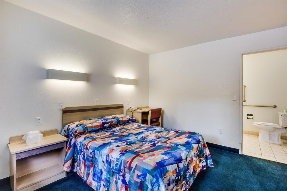 Park Inn By Radisson, Lakewood Ngoại thất bức ảnh